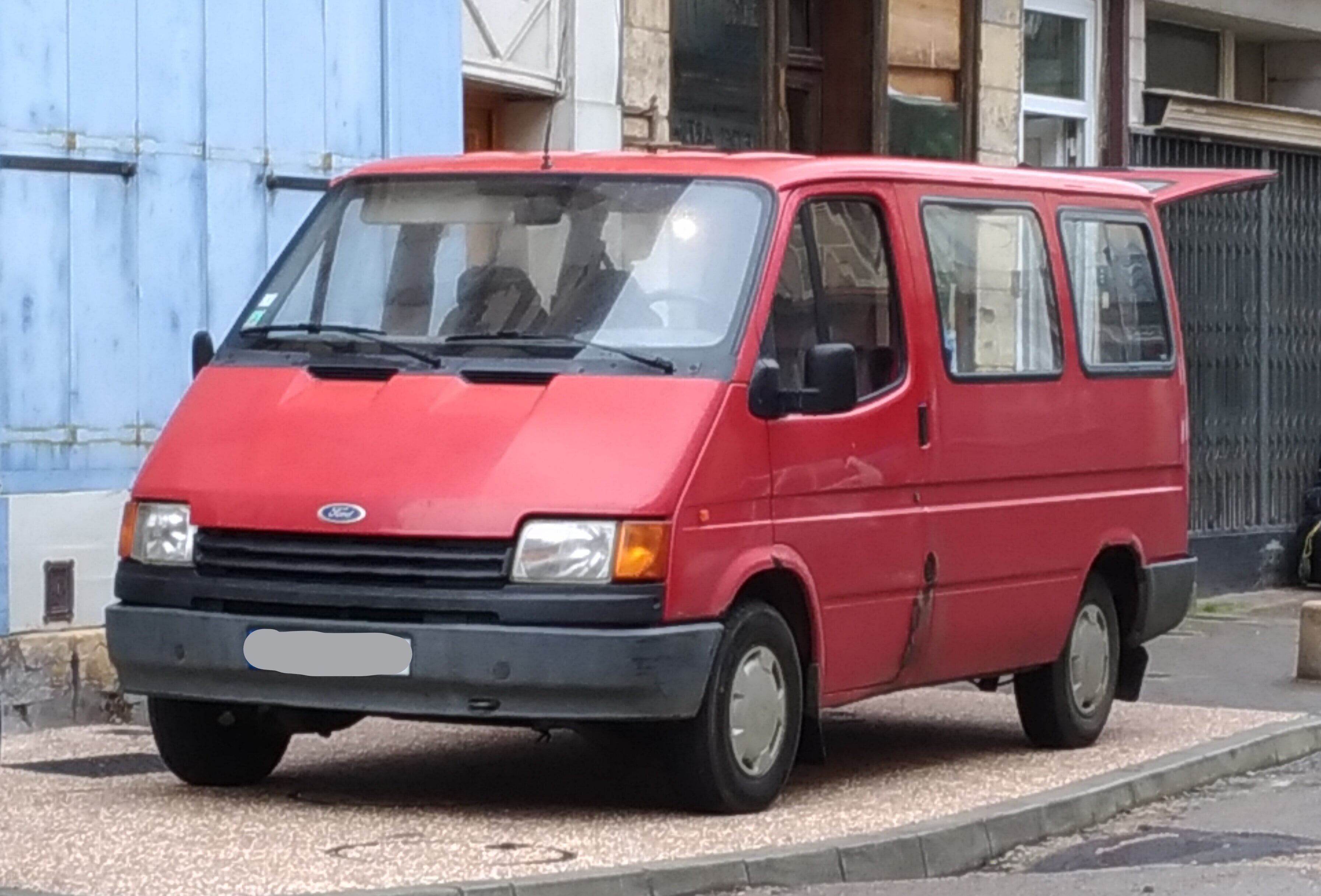 Ремонт микроавтобуса Ford Transit в Санкт-Петербурге.